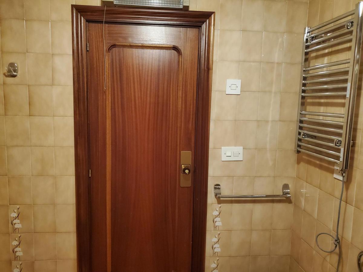 Lovely Bedroom In A Shared Apartment In The Center Of Alicante Esterno foto