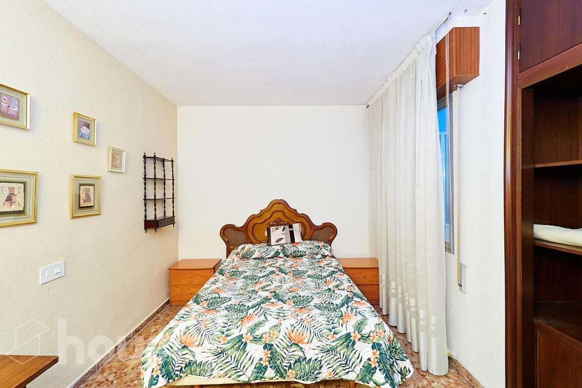 Lovely Bedroom In A Shared Apartment In The Center Of Alicante Esterno foto
