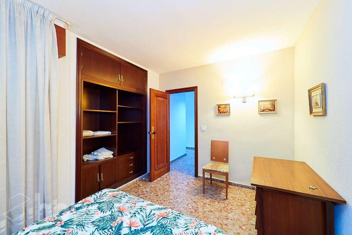 Lovely Bedroom In A Shared Apartment In The Center Of Alicante Esterno foto