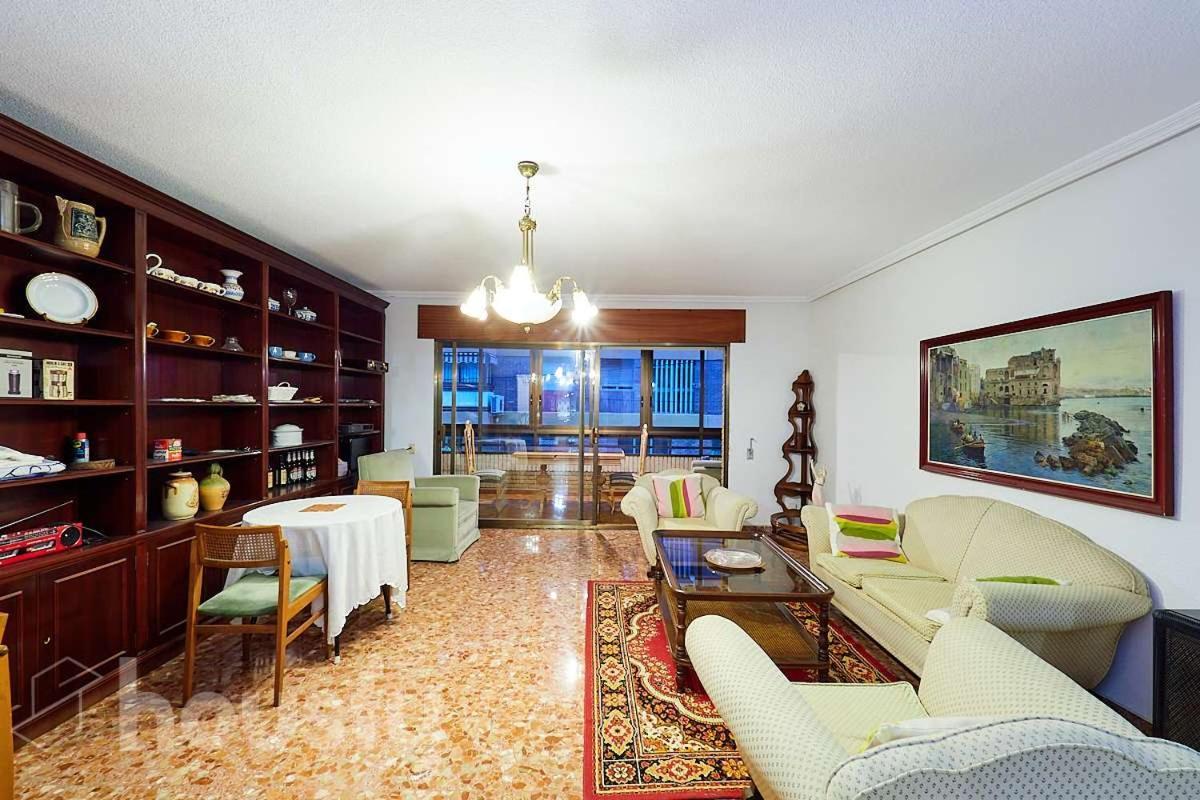 Lovely Bedroom In A Shared Apartment In The Center Of Alicante Esterno foto