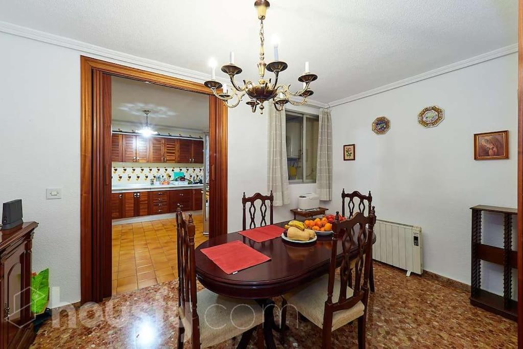 Lovely Bedroom In A Shared Apartment In The Center Of Alicante Esterno foto